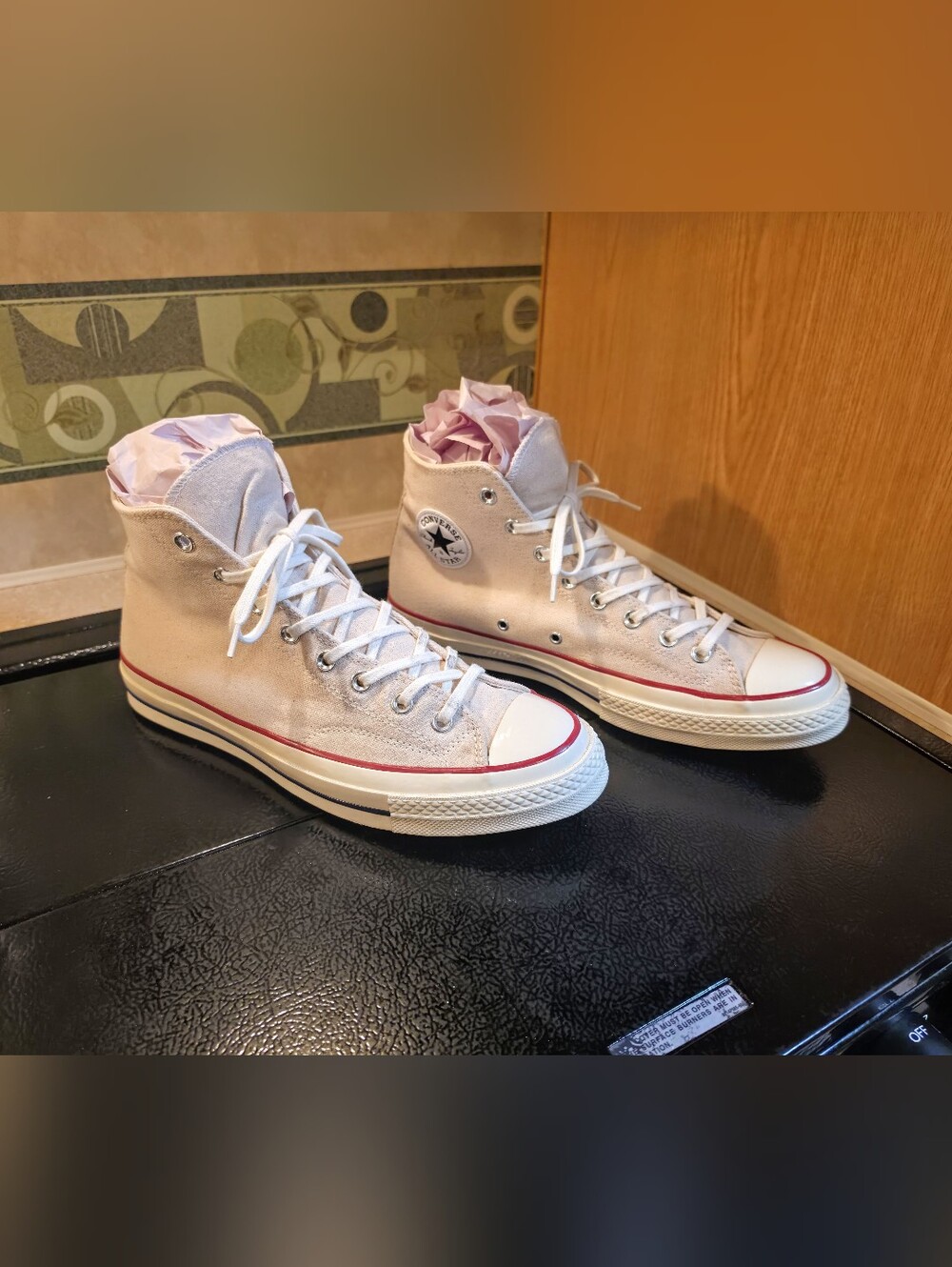 Converse Chuck 70 High Top Sneakers – Parchment Cream (Men’s 11.5 / Women’s 13.5